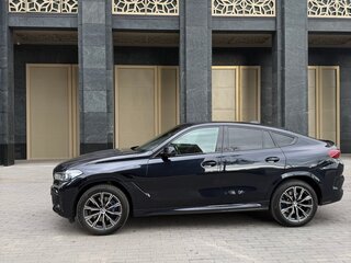 2021 BMW X6 40i III (G06), чёрный, 7600000 рублей, вид 2