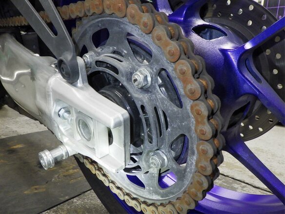 2023 Yamaha MT-09 (FZ-09), серебристый - вид 7