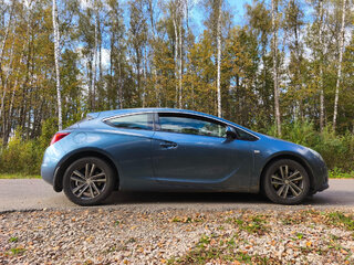 2013 Opel Astra GTC J Рестайлинг, голубой, 580000 рублей, вид 2