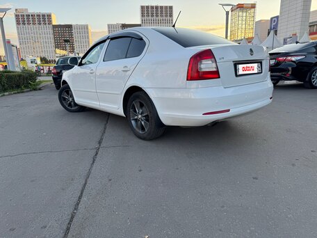 2011 Skoda Octavia II (A5) Рестайлинг, белый, 650000 рублей, вид 3