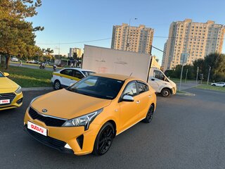 2021 Kia Rio IV Рестайлинг, белый, 1050000 рублей, вид 1