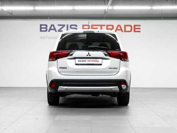 2015 Mitsubishi Outlander III Рестайлинг, белый - вид 5