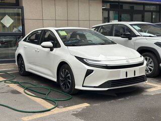 2026 Toyota Corolla XII (E210) Рестайлинг 2, белый, 2480000 рублей, вид 3