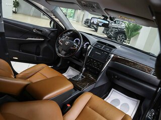 2018 Toyota Camry VII (XV50) Рестайлинг 2, чёрный, 1990000 рублей, вид 5