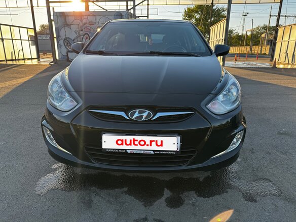 2013 Hyundai Solaris I, чёрный, 855000 рублей - вид 2
