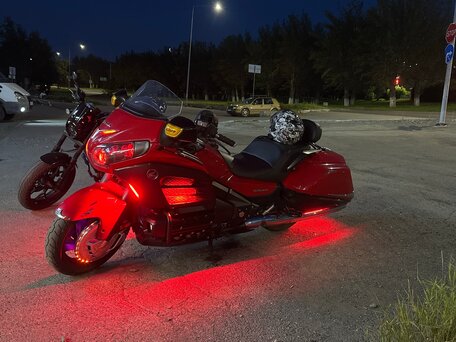2013 Honda GL 1800 Gold Wing, красный, 1199999 рублей, вид 2