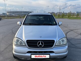 2000 Mercedes-Benz M-Класс 320 I (W163), серебристый, 1100000 рублей, вид 3