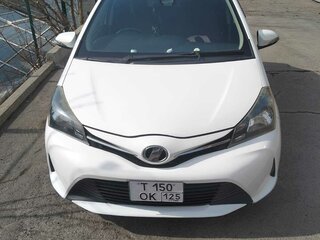2016 Toyota Vitz III (XP130) Рестайлинг, белый, 680000 рублей, вид 2