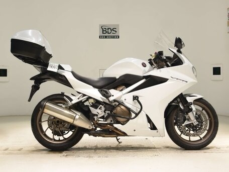 2016 Honda VFR 800, белый, 781000 рублей, вид 2