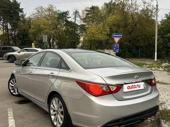 2011 Hyundai Sonata VI (YF), серебристый - вид 2