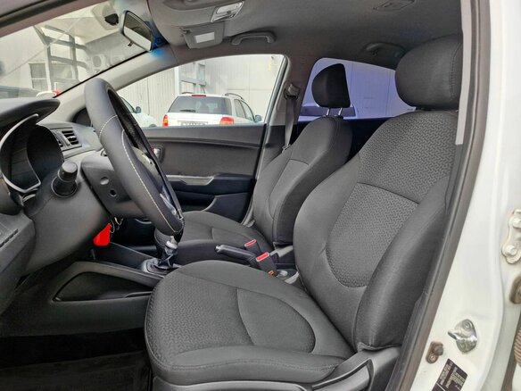 2014 Kia Rio 5-speed III, белый - вид 3