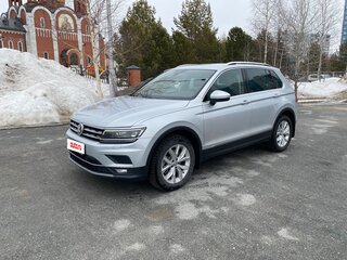 2019 Volkswagen Tiguan II, серебристый, 3050000 рублей, вид 3