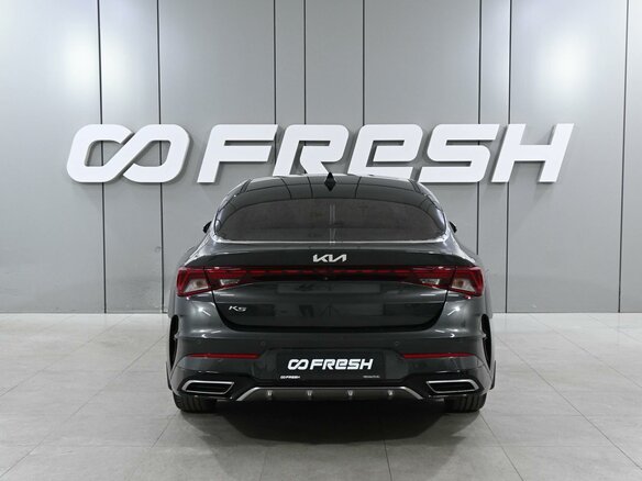 2021 Kia K5 III, серый - вид 3