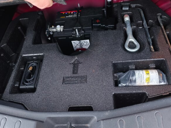 2018 Nissan Note e-Power II Рестайлинг, красный, 1130000 рублей - вид 19