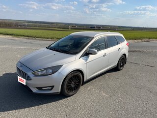 2017 Ford Focus III Рестайлинг, серебристый, 920000 рублей, вид 1