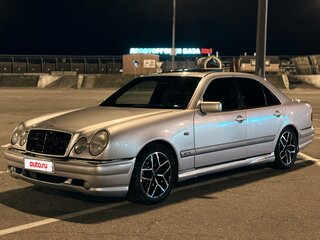 1997 Mercedes-Benz E-Класс 200 II (W210, S210), белый, 380000 рублей, вид 1