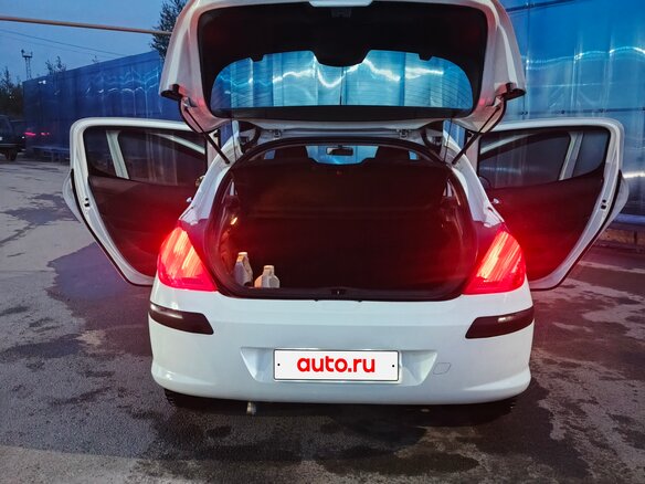 2010 Peugeot 308 I, белый - вид 7