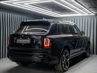2026 Rolls-Royce Cullinan Black Badge I Рестайлинг (Series II), чёрный, 64990000 рублей, вид 4