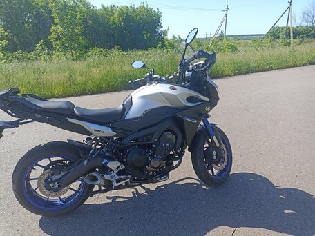 2015 Yamaha MT-09 Tracer (FJ-09), серебристый, 850000 рублей, вид 2