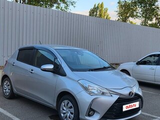 2019 Toyota Vitz III (XP130) Рестайлинг 2, серебристый, 1100000 рублей, вид 3