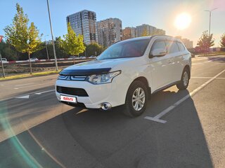 2013 Mitsubishi Outlander III, белый, 1700000 рублей, вид 1