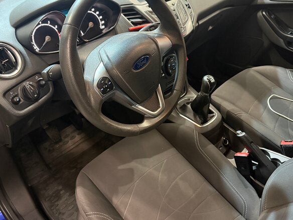 2015 Ford Fiesta Mk6 Рестайлинг, синий, 900000 рублей - вид 7