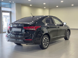 2017 Hyundai Solaris II, чёрный, 990000 рублей, вид 5
