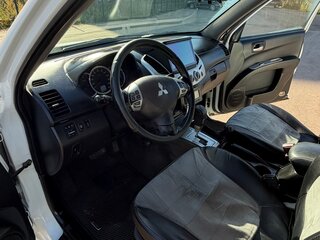 2014 Mitsubishi L200 IV Рестайлинг, белый, 1800000 рублей, вид 5