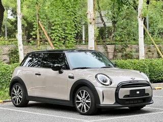 2023 Mini Hatch Cooper III (F55/F56) Рестайлинг 2, серый, 1999017 рублей, вид 3