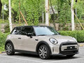 2023 Mini Hatch Cooper III (F55/F56) Рестайлинг 2, серый - вид 2