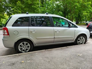 2012 Opel Zafira B Рестайлинг, серебристый, 600000 рублей, вид 3