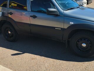 2017 Chevrolet Niva I Рестайлинг, серый, 570000 рублей, вид 4