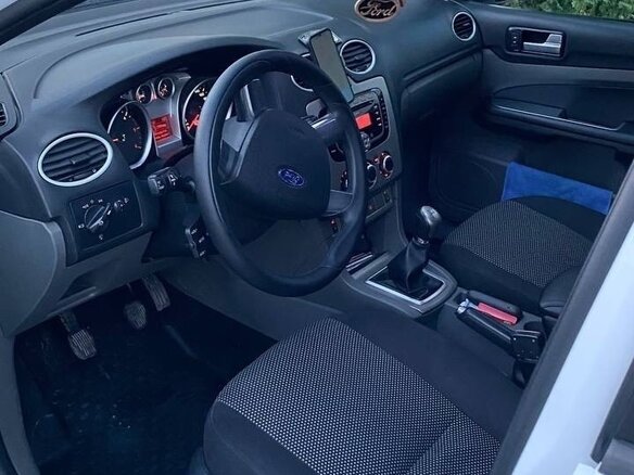 2010 Ford Focus II Рестайлинг, белый, 700000 рублей - вид 4