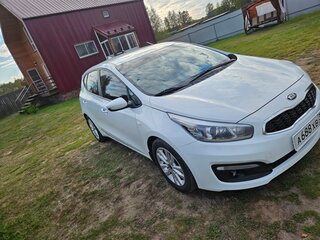2017 Kia Ceed II Рестайлинг, белый, 1600000 рублей, вид 1
