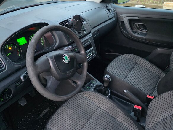 2011 Skoda Fabia II Рестайлинг, серебристый, 650000 рублей - вид 5