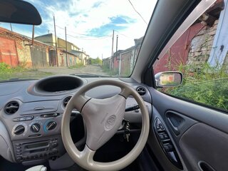 2001 Toyota Platz, серебристый, 235000 рублей, вид 4