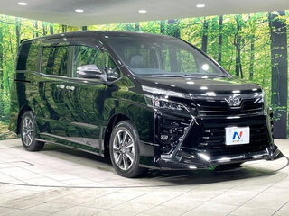 2021 Toyota Voxy III (R80) Рестайлинг, чёрный, 1790000 рублей, вид 3