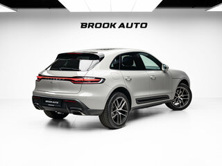 2025 Porsche Macan I Рестайлинг 2, серый, 11990000 рублей, вид 4