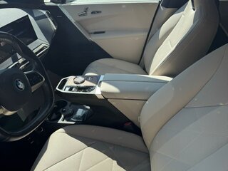 2023 BMW iX xDrive40 I (I20), серый, 8500000 рублей, вид 4