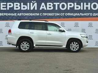 2016 Toyota Land Cruiser 200 Series Рестайлинг 2, белый, 4699000 рублей, вид 4
