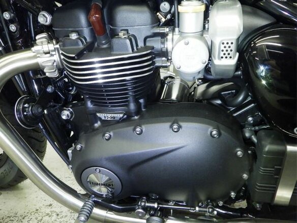 2025 Triumph Bonneville Bobber, чёрный, 1500000 рублей - вид 8