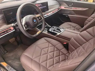 2025 BMW 7 серии 735Li VII (G70), чёрный, 12600000 рублей, вид 5
