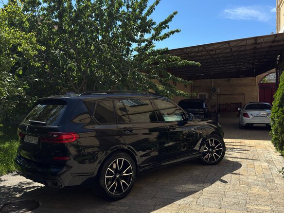 2021 BMW X7 40d I (G07), чёрный, 8750000 рублей - вид 4