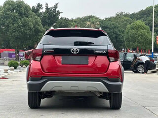 2022 Toyota Yaris IV, красный, 979099 рублей, вид 5