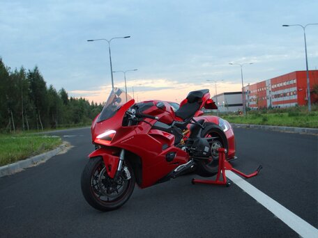 2019 Ducati Panigale V4, красный, 1340000 рублей, вид 1