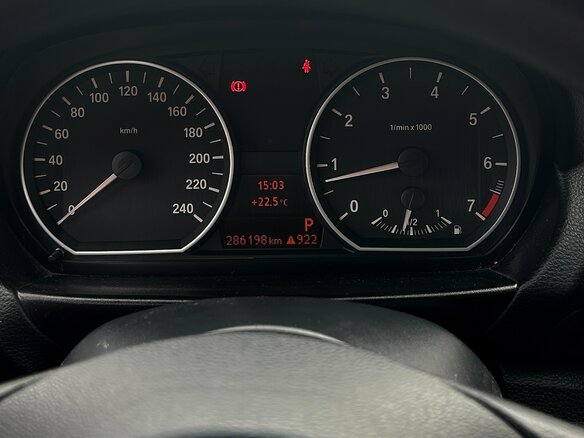 2010 BMW 1 серии 116i I (E81/E82/E87/E88) Рестайлинг, чёрный, 850000 рублей - вид 8