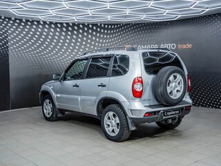 2012 Chevrolet Niva I Рестайлинг, серебристый, 333000 рублей, вид 4