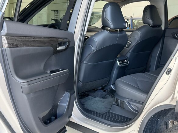 2026 Toyota Highlander IV (XU70), серебристый, 5090000 рублей - вид 24