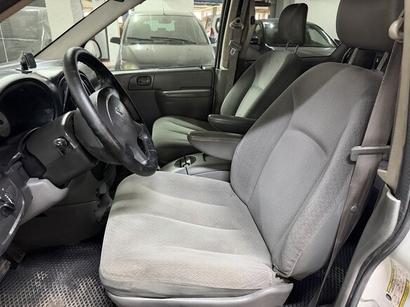 2005 Dodge Caravan 4-speed IV, белый - вид 1