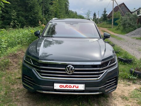 2019 Volkswagen Touareg III, зелёный, 4700000 рублей, вид 2